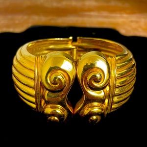 Vintage Gold Tone Hinged Bracelet